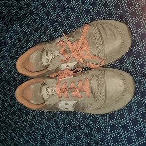 Saucony jazz low pro size 8.5 pink and gray shoes